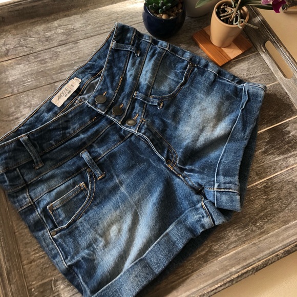 🎉 2/25 🎉 High waisted jean shorts - Picture 3 of 6